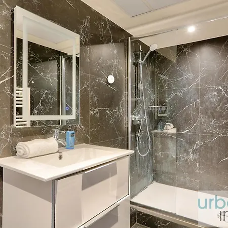 Urban Flat 128 - Art Rock 4bdr Flat Near Champs-elysees Apartment Paris